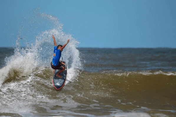 VÍDEO: Potiguar Mateus Sena venceu a etapa brasileira de surf