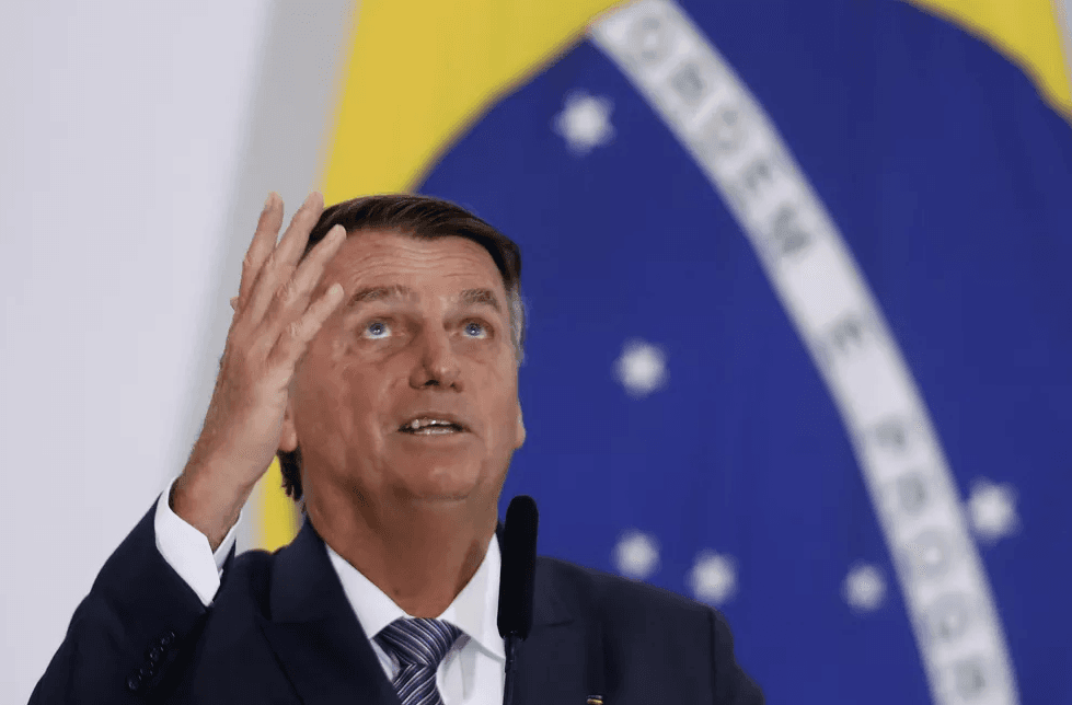 Bolsonaro diz que Jesus Cristo ‘não comprou pistola porque não tinha'