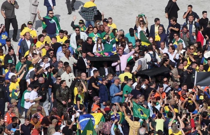 Bolsonaro recebe apoio na Marcha para Jesus e diz que tem ‘exército de 200 milhões de pessoas’