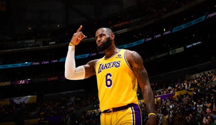 LeBron James é primeiro jogador em atividade da NBA a se tornar bilionário