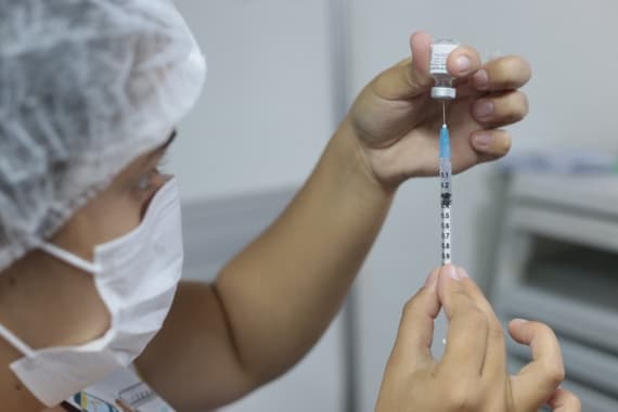 Natal inicia D4 da vacinação contra Covid-19 para população a partir de 50 anos