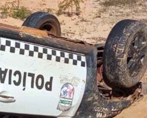 Pneu careca de viatura da PM que capotou na BR-101 revela perigo que ameaça policiais