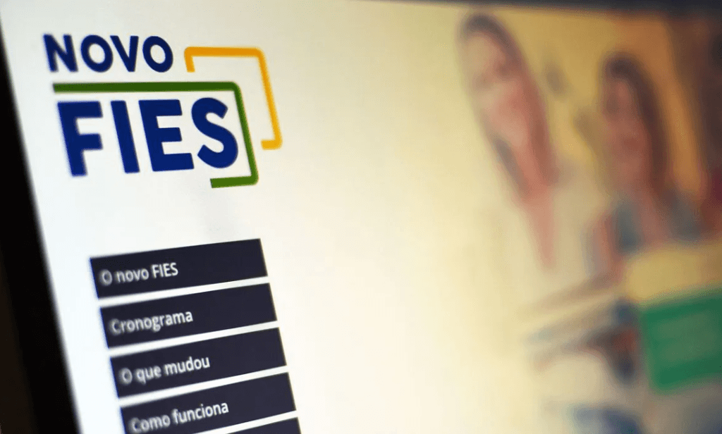 Bolsonaro sanciona lei que permite perdão de até 99% das dívidas do Fies