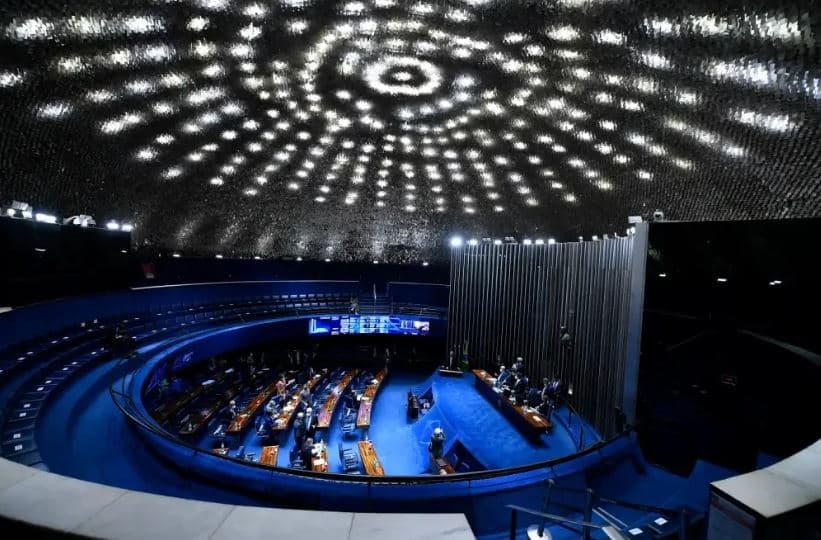 Senado adia votação da PEC que amplia auxílio-gás e cria voucher caminhoneiro