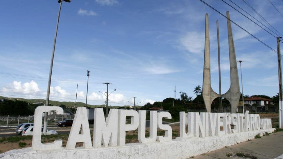ARRASTÃO NA UFRN: Bandidos levam celulares de pelo menos 10 alunos e fogem à pé