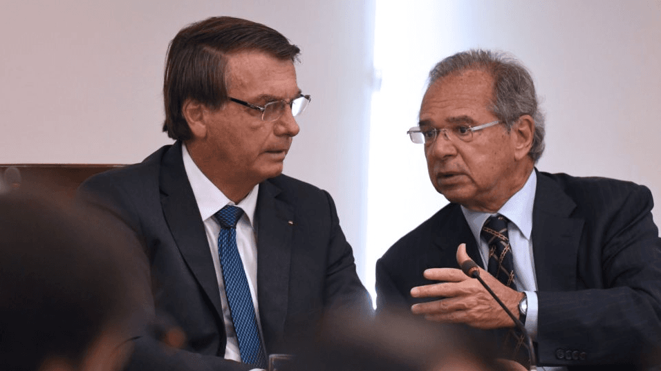 Guedes diz que governo avalia elevar Auxílio Brasil de R$ 400 para R$ 600