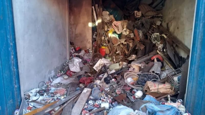 Acumulador morre, e buscas por corpo entre entulhos de casa levam 4 horas em São Paulo