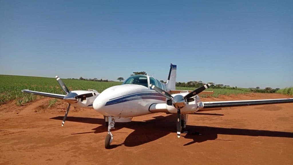 FOTOS: Polícia Federal intercepta e apreende avião com 500 kg de cocaína na divisa entre SP e MS