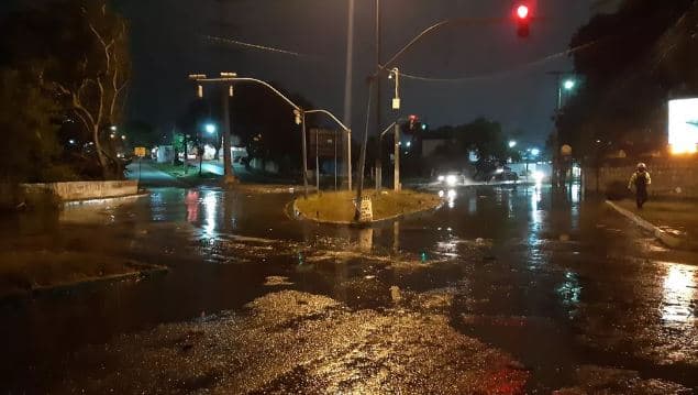 Cruzamento das avenidas Ayrton Senna e Alagoas é liberado após quase duas semanas de interdição por conta de alagamento