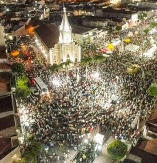 Procissão de Sant'Ana conta com milhares de fiéis em Currais Novos