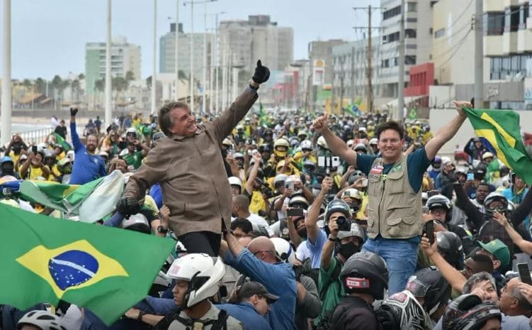 FOTOS: Na Bahia, Bolsonaro participa de motociata, enquanto Lula, Ciro e Tebet acompanham tradicional cortejo
