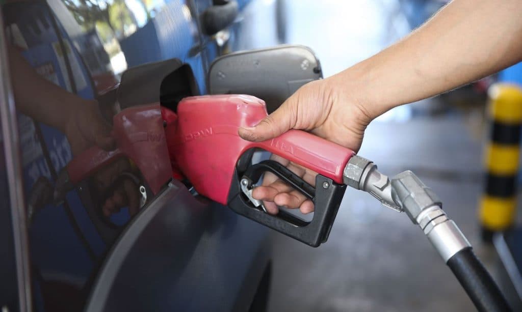 Preço médio da gasolina recua 11% em duas semanas no RN