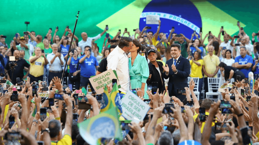 Michelle fala em tom religioso: “Bolsonaro é enviado de Deus”