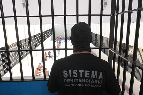 Lei estadual regulamenta entrada de presos e egressos do sistema penitenciário no mercado de trabalho