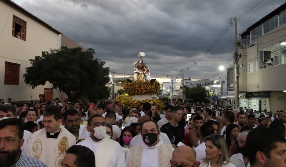 Encerramento da Festa de Sant'Ana em Caicó reúne 60 mil fiéis