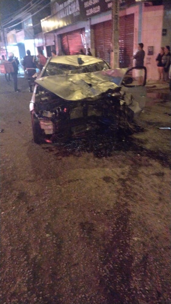 VÍDEO E FOTO: Casal morre após acidente provocado por motorista embriagado na avenida Coronel Estevam
