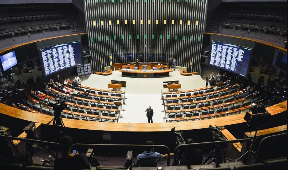 Tentativa de reeleição chega a 87% na Câmara dos Deputados