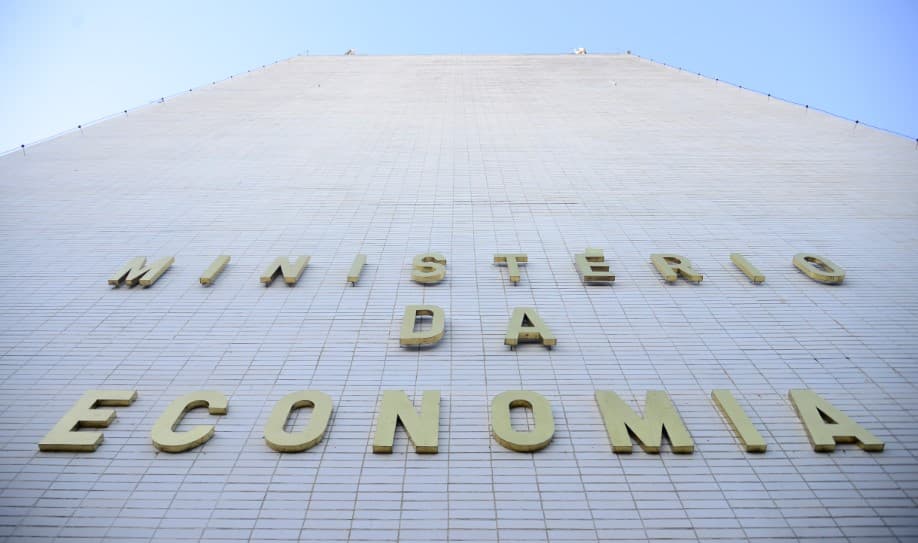 União banca R$ 46 bilhões em dívidas não pagas por estados e só recupera 11%