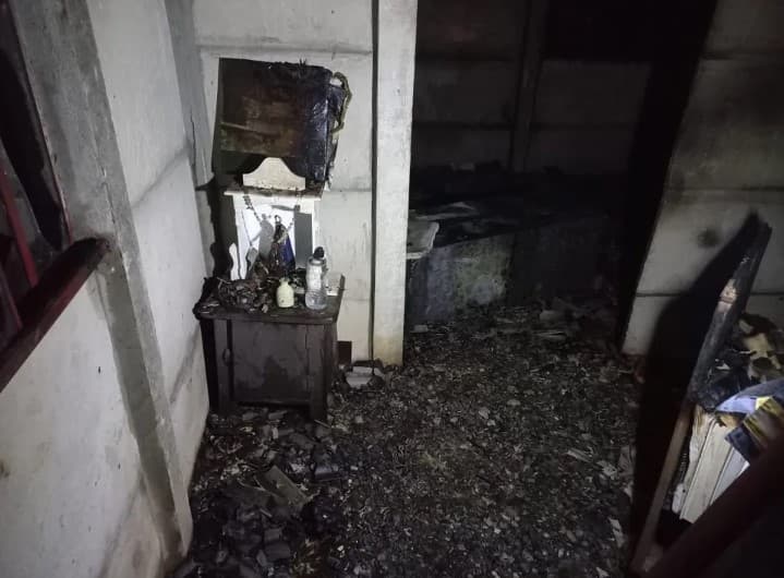 Imagem de Nossa Senhora Aparecida e terço ficam intactos após casa pegar fogo
