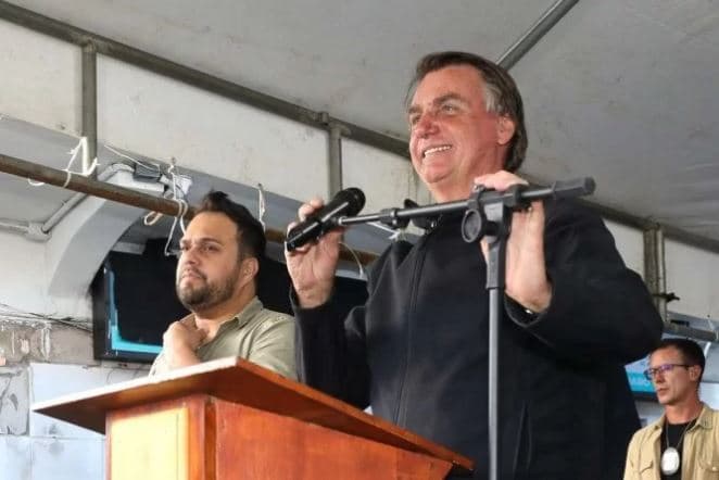 Bolsonaro diz que Brasil "já saiu" da crise dos combustíveis