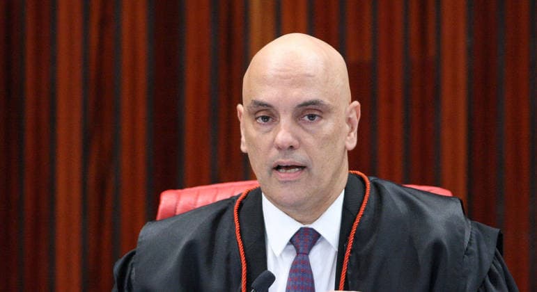 Moraes nega pedido da PGR para arquivar inquérito contra Bolsonaro