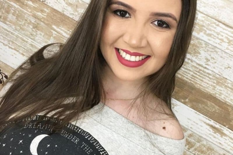 Mulher de 25 anos morre eletrocutada quando lavava a cozinha de casa