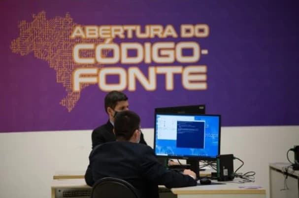 Polícia Federal inicia inspeção dos códigos-fonte de urnas no TSE