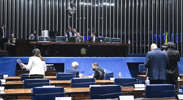 Senado aprova projeto que obriga planos de saúde a cobrir tratamentos médicos fora da lista da ANS