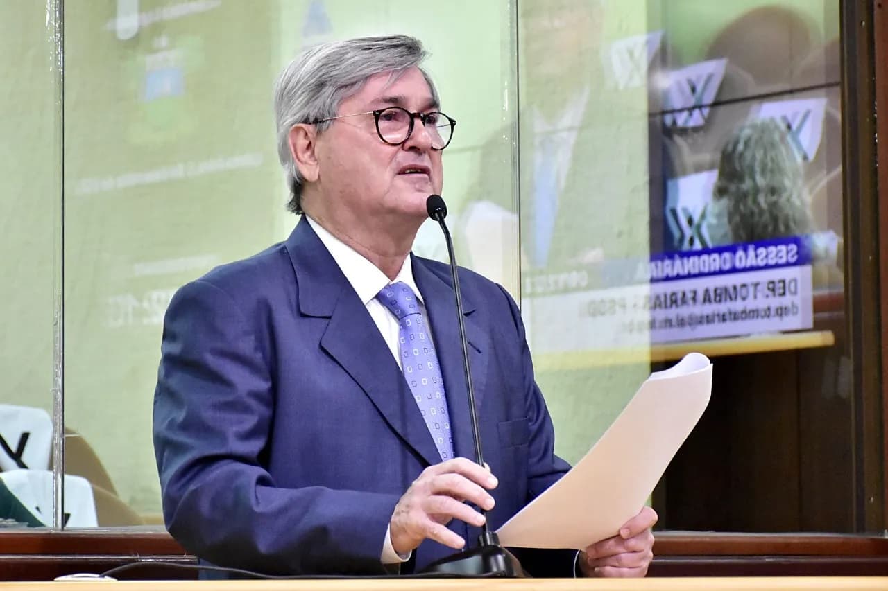 Tomba Farias pede que Fátima Bezerra saia do gabinete para “tapar” os 350 buracos da estrada dos destinos turísticos de Tibau do Sul/Pipa