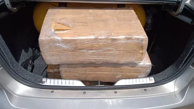 FOTOS: PRF encontra cerca de 200 kg de maconha e prende duas pessoas no RN