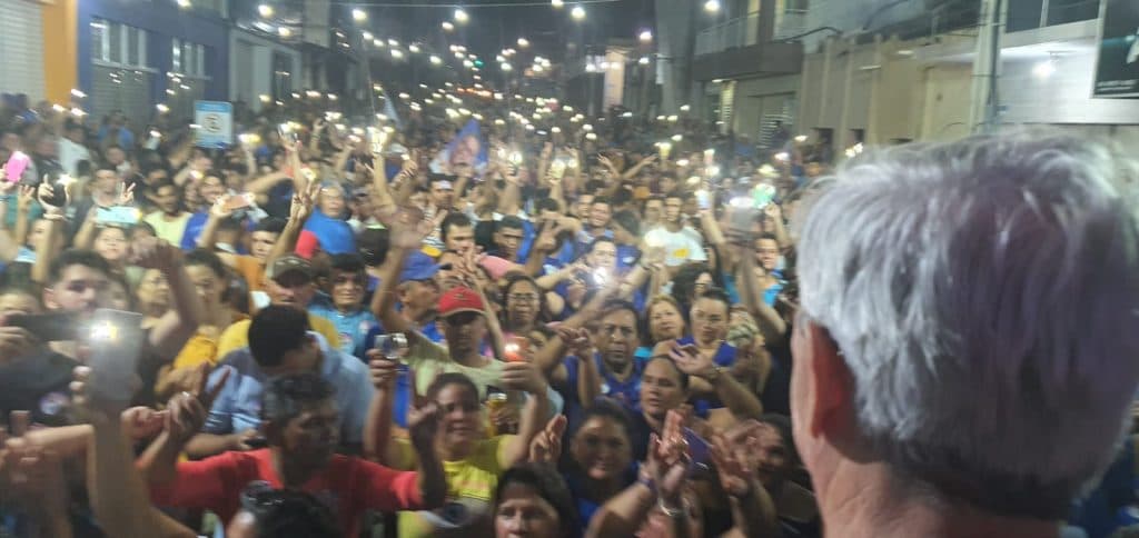 Tomba Farias encerra campanha política com “Passeata da Vitória” pelas ruas de Santa Cruz