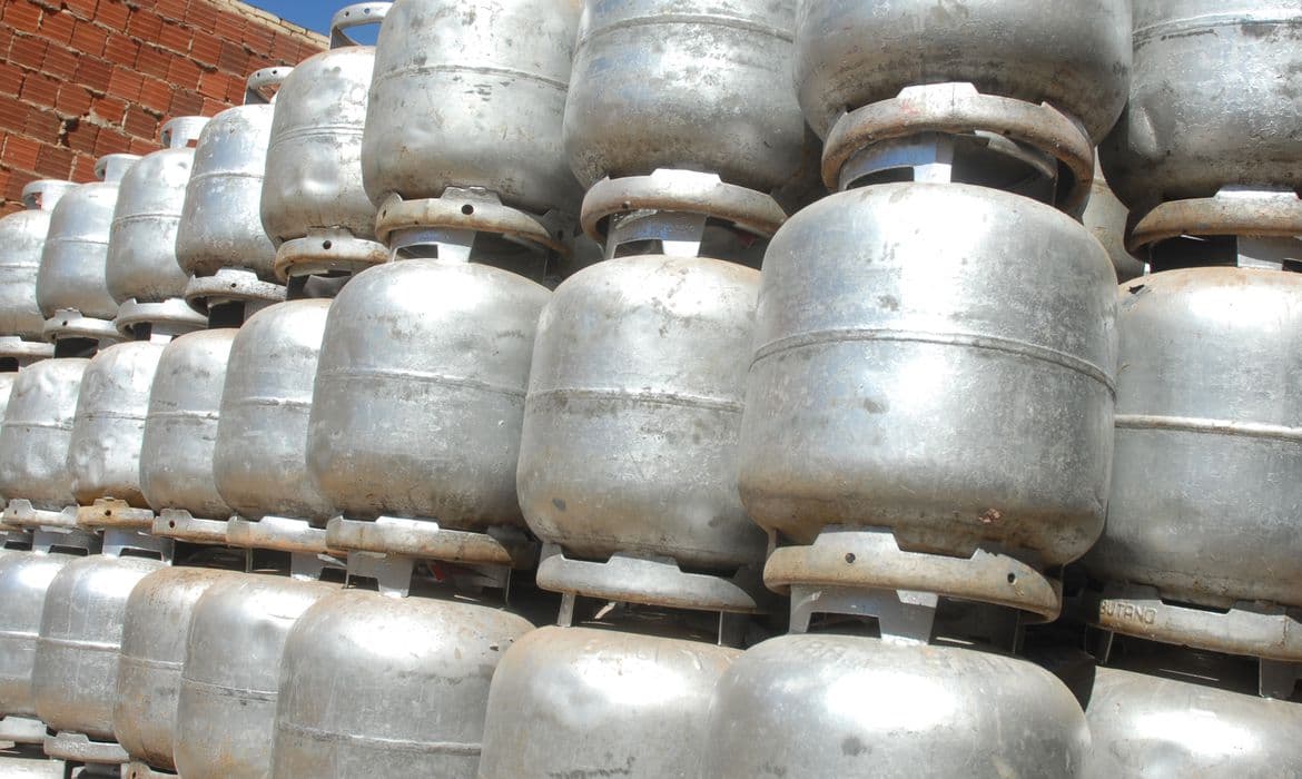 Petrobras reduz em 6% preço de venda do gás de cozinha para distribuidoras