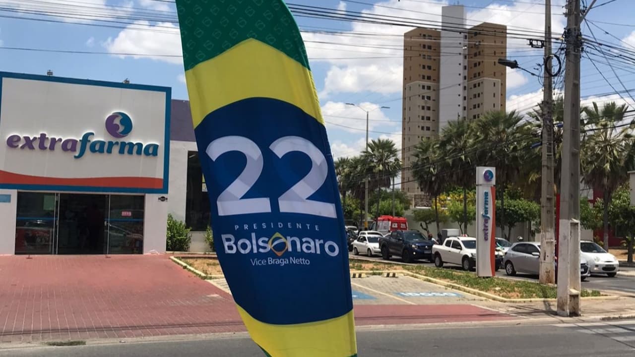 Vândalos estão destruindo “fly banners” de Bolsonaro em Mossoró