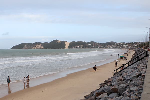 Comitiva da Prefeitura vai ao Idema para cobrar licenciamento de Ponta Negra