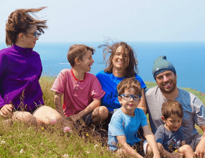Família canadense viaja pelo mundo em busca de ‘memórias visuais’ para os filhos que vão ficar cegos