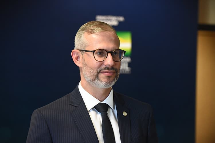 Ministro da Educação anuncia liberação de recursos para universidades e institutos