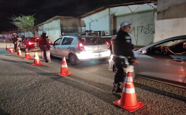 Onze condutores são flagrados na Lei Seca durante a madrugada em três pontos da zona Oeste