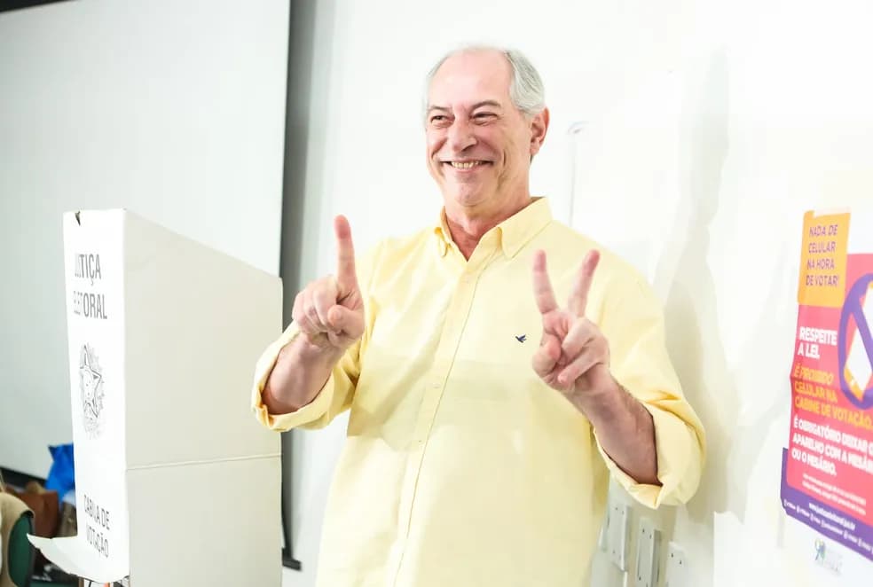 Ciro Gomes vota no Ceará e diz que ‘pretende parar' após eleição