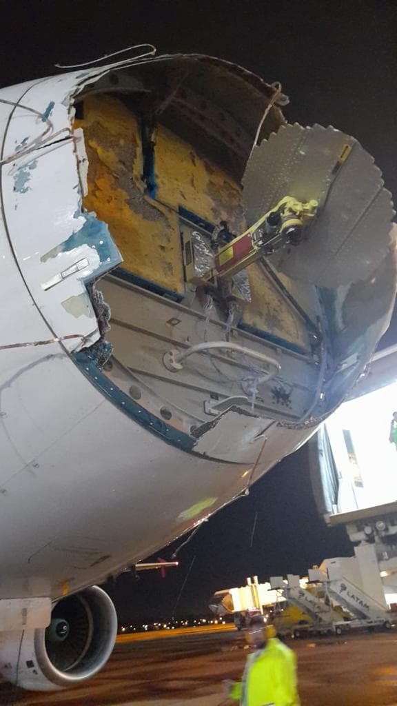 VÍDEO E FOTOS: Avião da Latam perdeu os dois motores e teve turbina estendida durante pouso de emergência