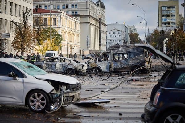Cúpula do G7 convoca reunião de emergência após bombardeios à Ucrânia