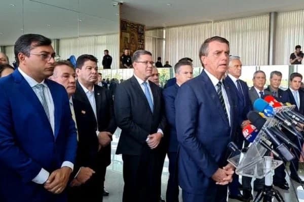 Bolsonaro recebe apoio de Ronaldo Caiado e mais cinco governadores