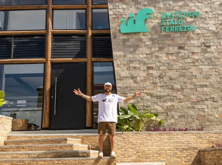 Italo Ferreira inaugura Instituto com seu nome em Baía Formosa