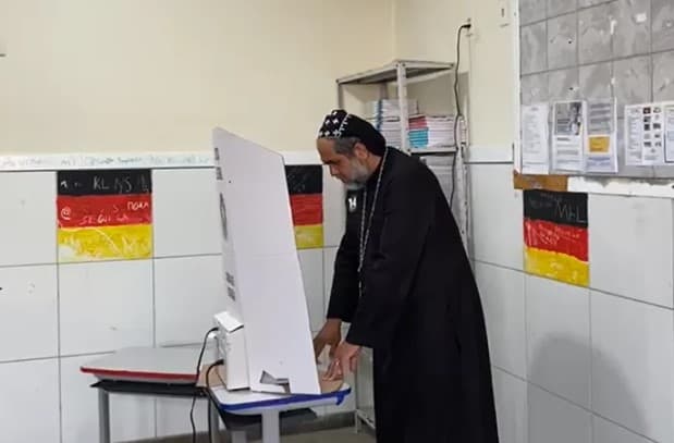 Padre Kelmon vota em Salvador e diz que quer evangelizar a política