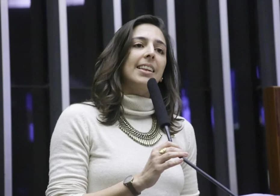 Natália Bonavides prevê dificuldades para Lula governar: “Bolsonarismo não acaba da noite para o dia”