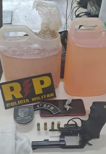 Bandidos são presos com arma e galões de gasolina em Natal