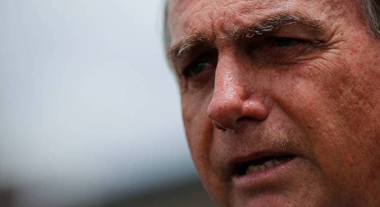 Bolsonaro sobe tom e critica Alexandre de Moraes: ‘Tenha caráter'