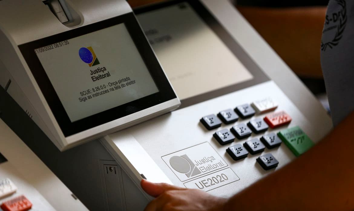 Balanço parcial do TSE mostra que 401 urnas foram trocadas no início da votação em todo o país
