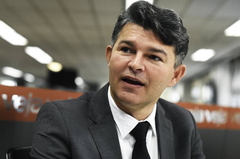 Deputado bolsonarista pede GLO após ter conta suspensa no Twitter