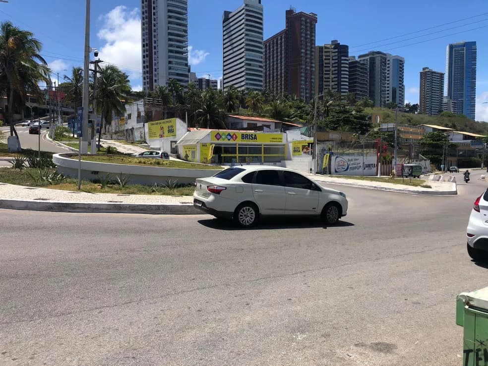 Trânsito na Avenida Café Filho volta a ser mão dupla na orla de Natal