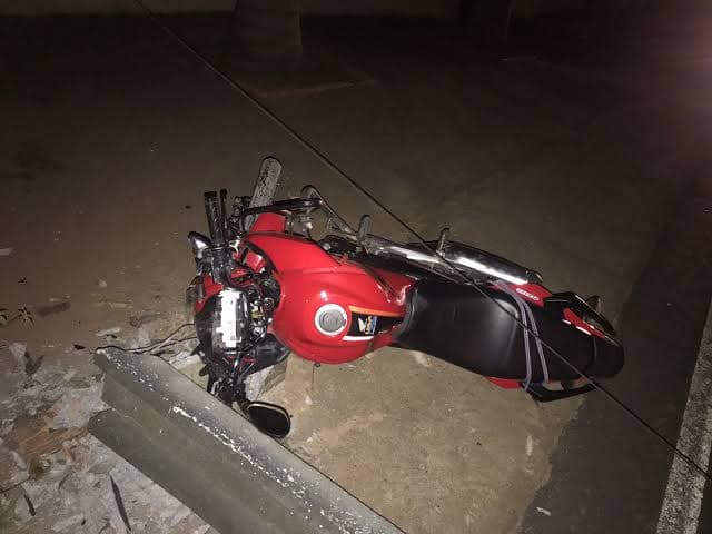 Passageira morre após queda de moto e condutor foge do local do acidente na BR-304 na Grande Natal, diz PRF